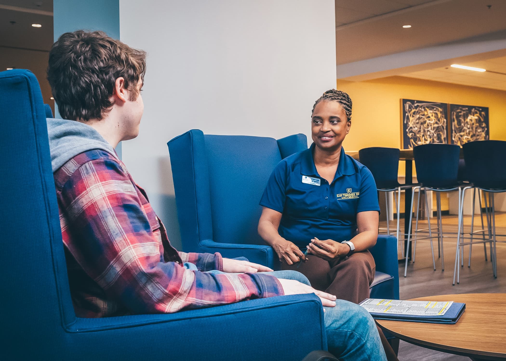 ETSU admissions advisor Stefanie Murphy meeting with a prospective student
